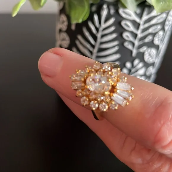 Vintage Avon Cocktail Ring - Picture 2 of 5